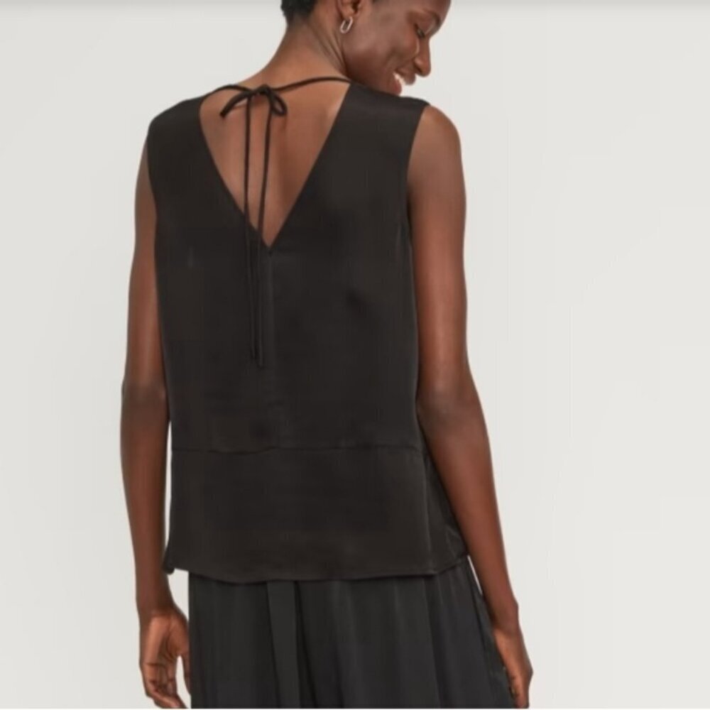EVERLANE The Satin V-neck sleeveless top